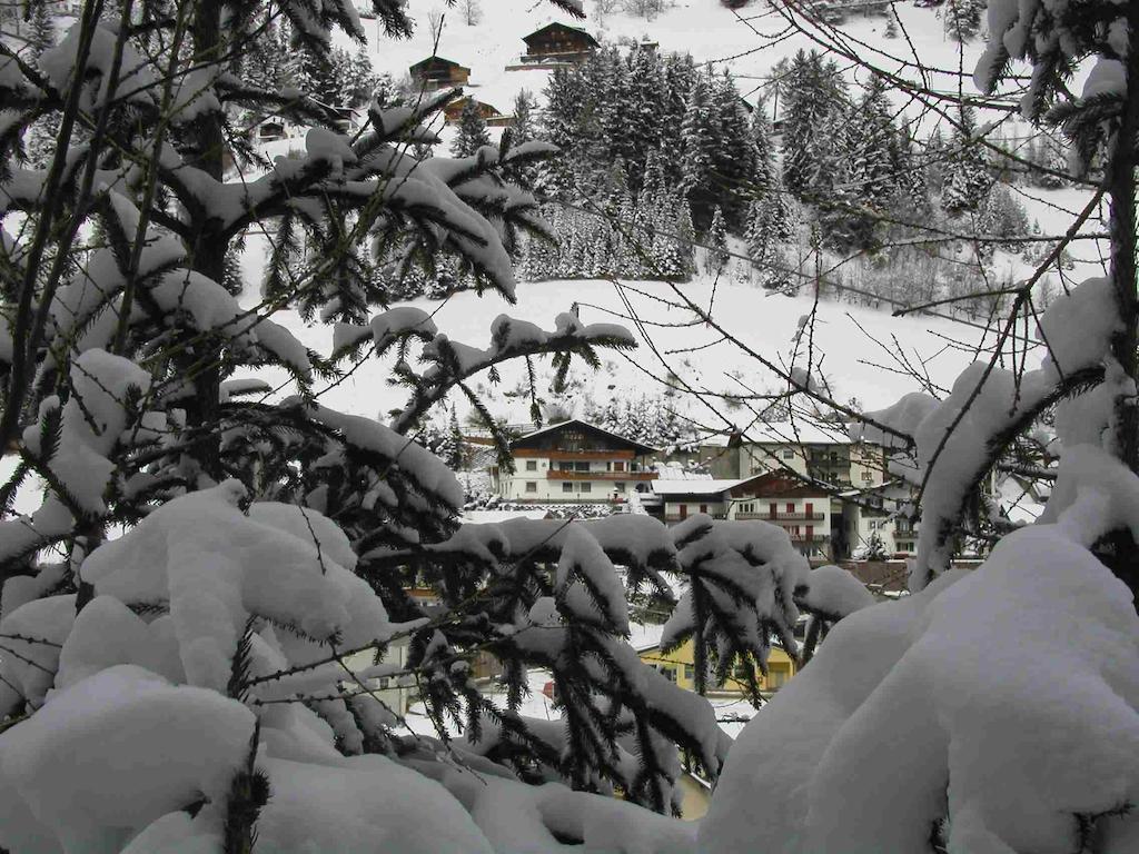 Garni Mezdi Hotel Santa Cristina Val Gardena Exterior photo