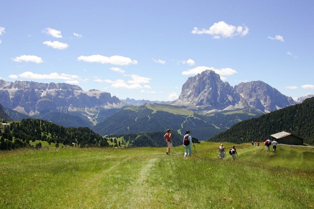 Garni Mezdi Hotel Santa Cristina Val Gardena Exterior photo