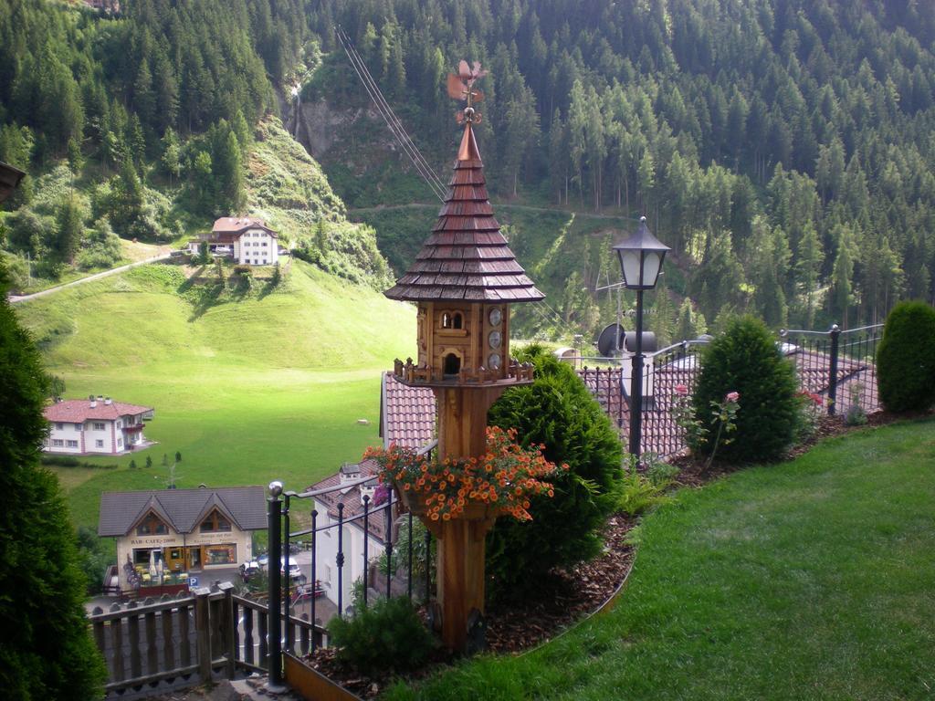 Garni Mezdi Hotel Santa Cristina Val Gardena Exterior photo